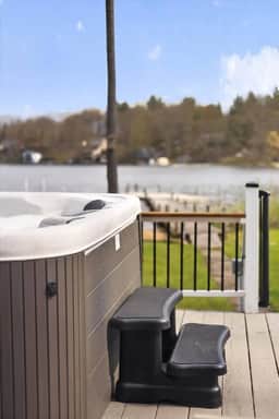 Moons Place at Lake Montcalm