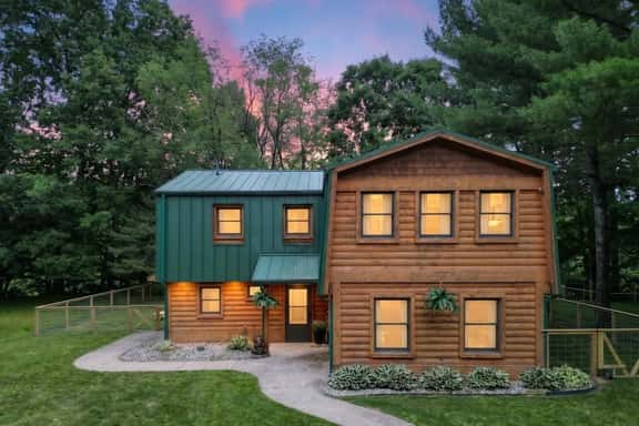 The Lazy Cast Lodge - Image 1
