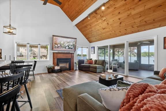 Perfect Storm: Hot Tub, Sleeps 10, Sandy Beach
