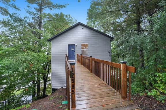 Tranquil Jewel: Arcade, King Suits, Hot Tub, Decks