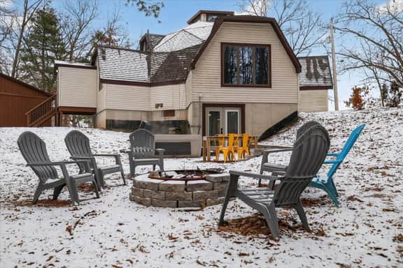 Geodome at the Lake: Hot Tub, Games, Sleeps 12!