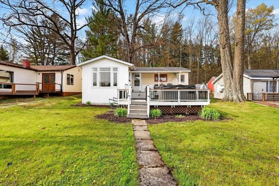 Moons Place at Lake Montcalm