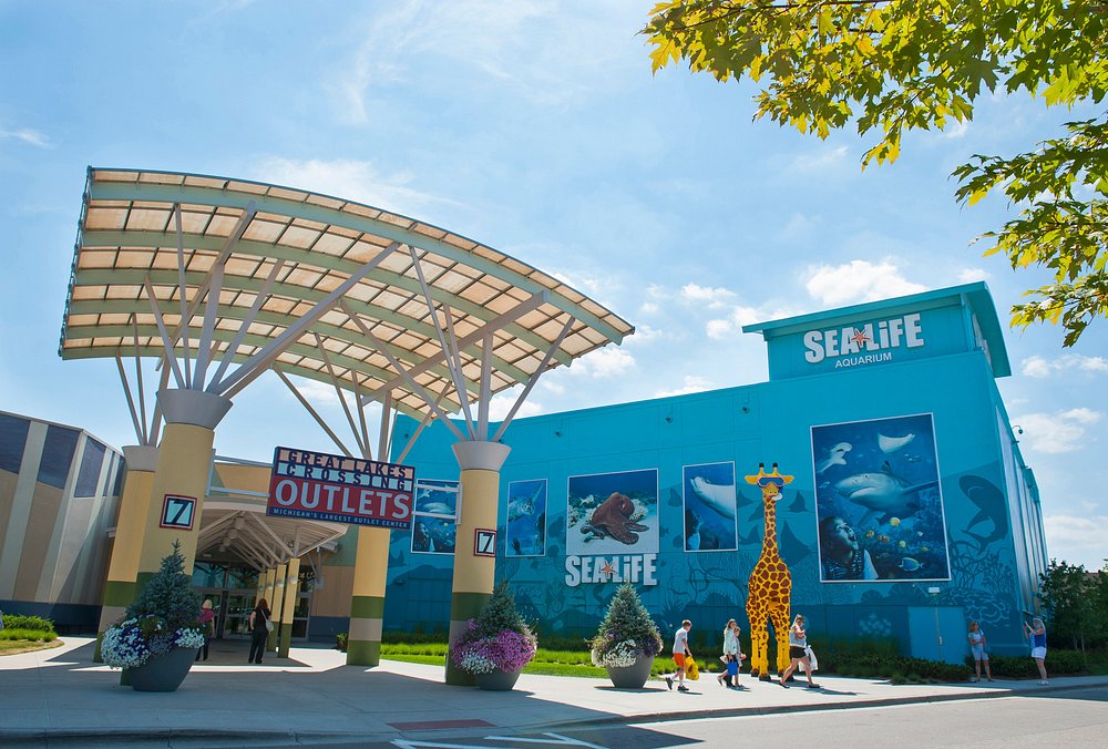 Great Lakes Crossing Outlets